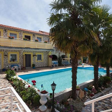 Apartments Paradis Ровинь Экстерьер фото